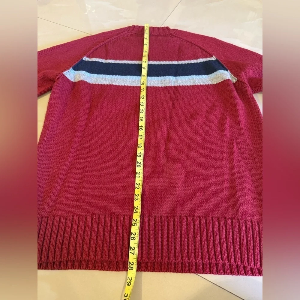 Sonoma This is a Sonoma men's raglan crewneck sweater. Size M 600 Old barn
